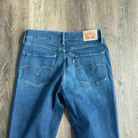 Levi jeans.  Mid rise skinny, women’s size 8.  Excellent condition! - Picture 7 of 8